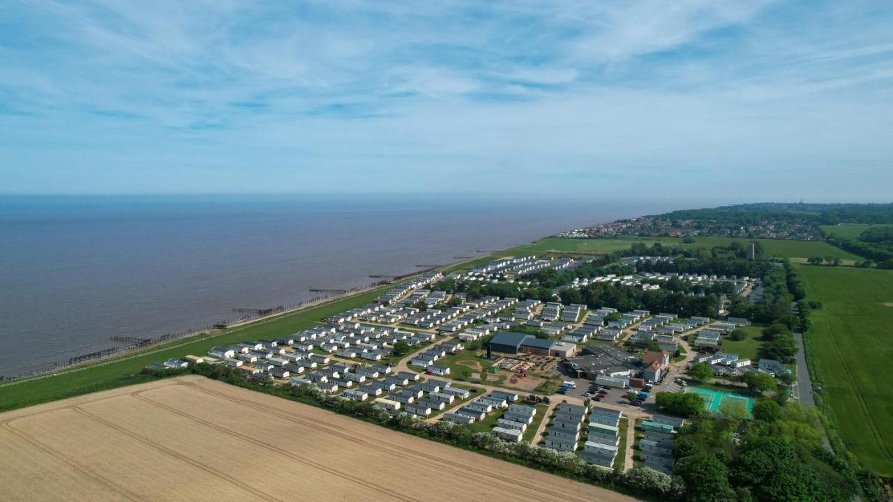 Gorgeous 6 Berth Caravan With Decking And Wi-Fi At Broadland Sands Ref 20377Bs Hopton on Sea Ngoại thất bức ảnh