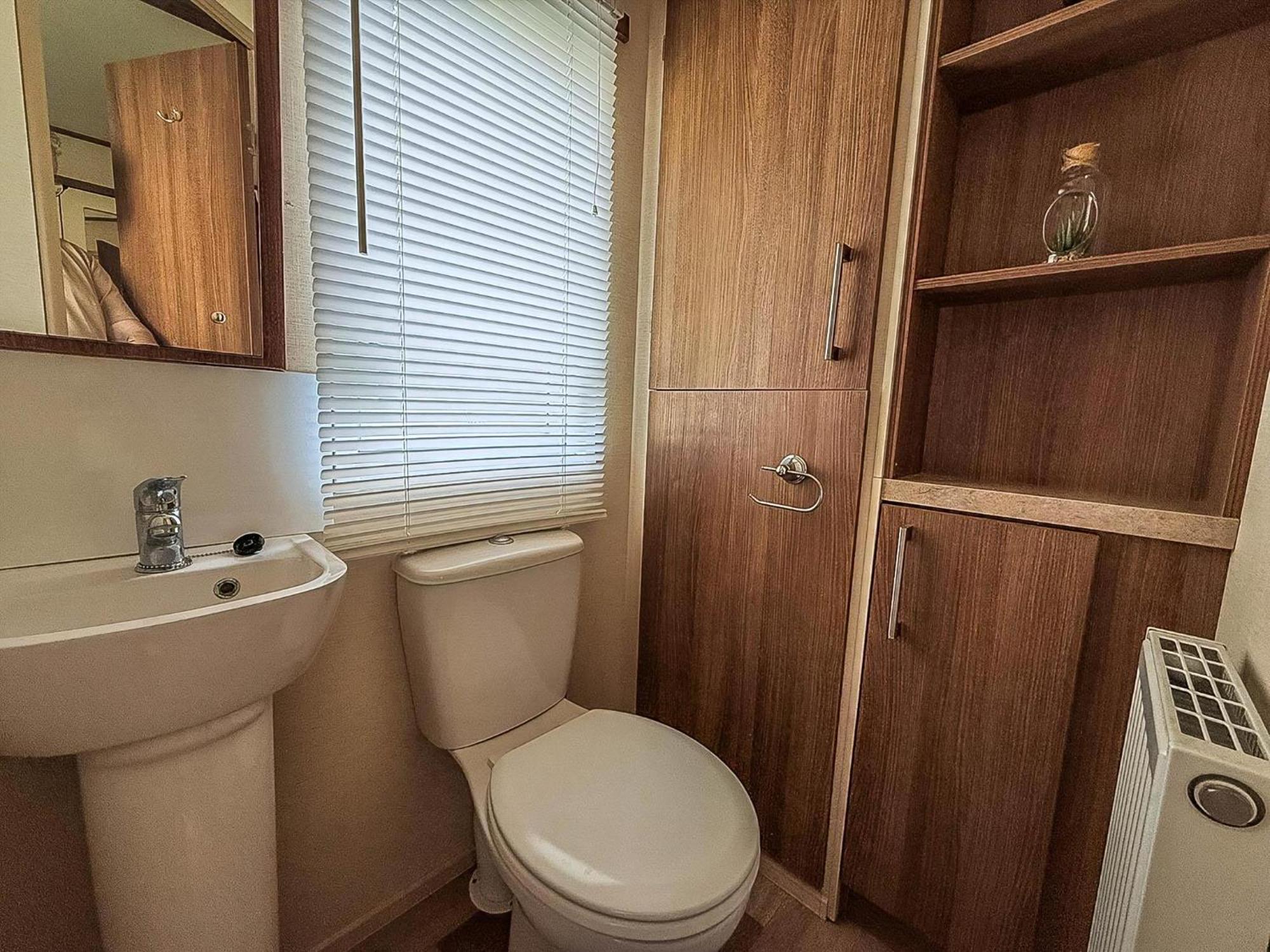 Gorgeous 6 Berth Caravan With Decking And Wi-Fi At Broadland Sands Ref 20377Bs Hopton on Sea Ngoại thất bức ảnh
