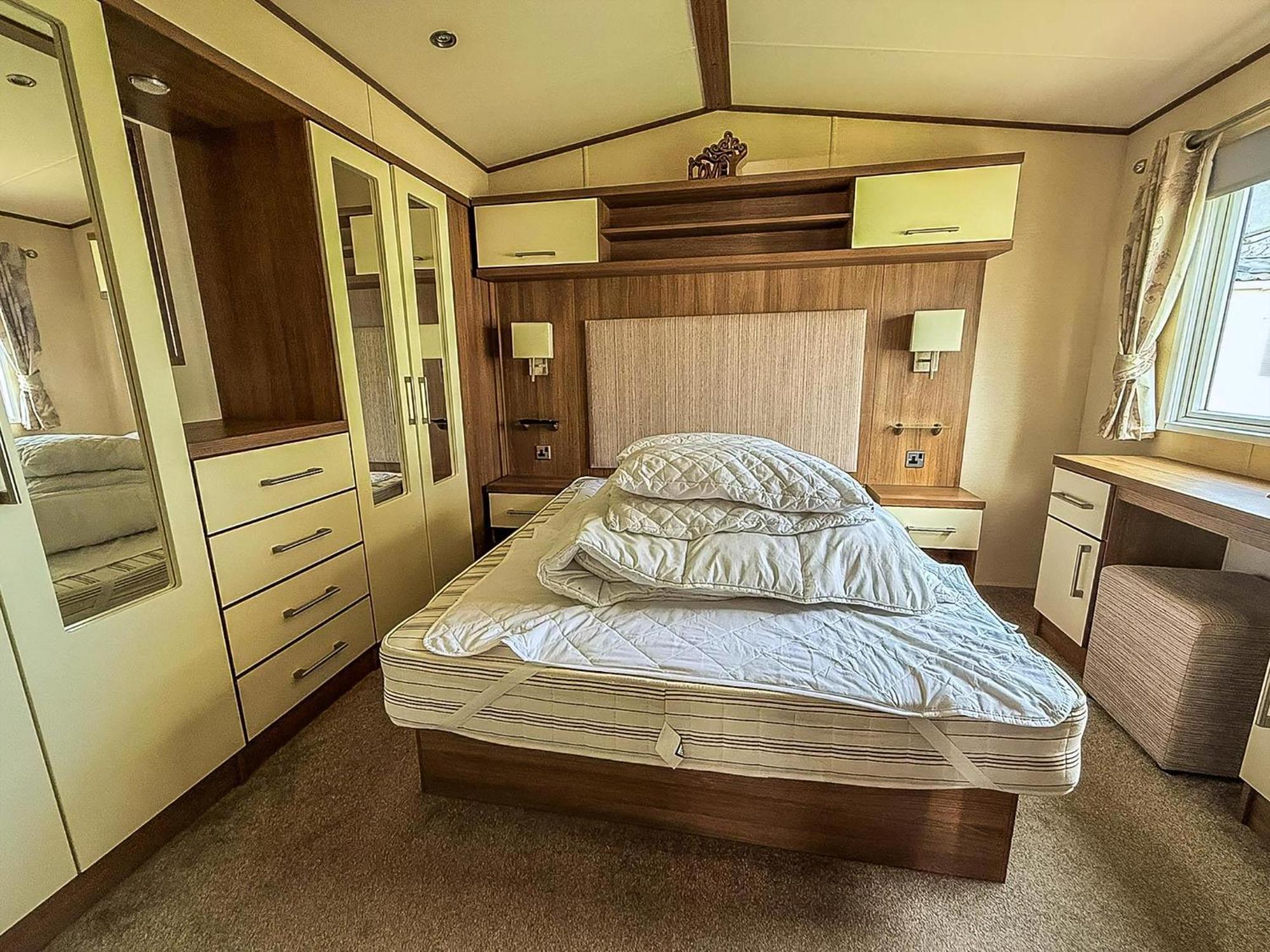 Gorgeous 6 Berth Caravan With Decking And Wi-Fi At Broadland Sands Ref 20377Bs Hopton on Sea Ngoại thất bức ảnh